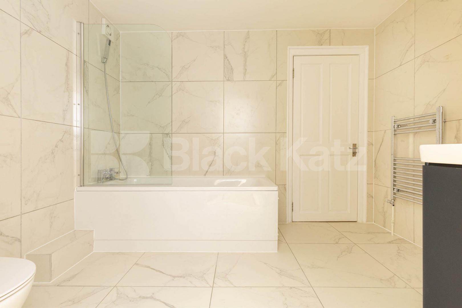 Newly refurbished 6 bedroom 4 bathroom house close to northern line station Holden Road , North Finchley 